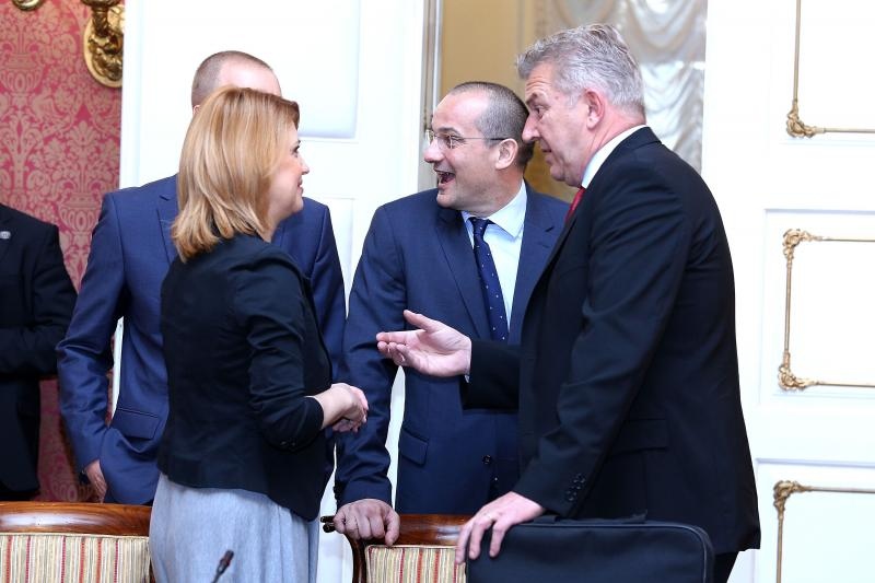 03.06.2015., Zagreb - U Banskim dvorima odrzana je redovita sjednica Vlade RH na kojoj su, uz ostalo, donesene odluke o koncesijama za eksploataciju nafte. Milanka Opacic, Orsat Miljenic, Ranko Ostojic. Photo: Patrik Macek/PIXSELL
