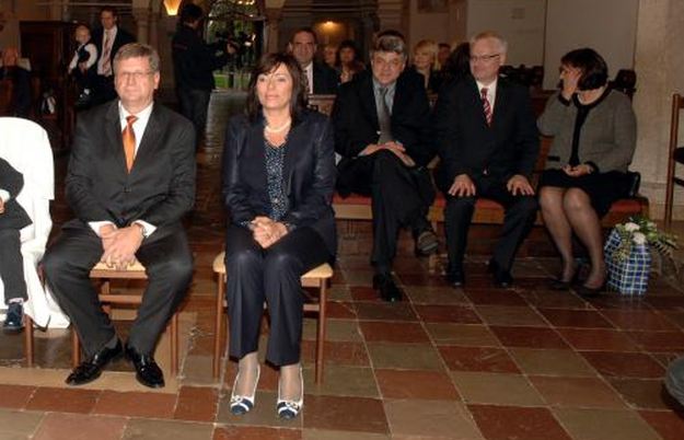 04.10.2010. Rijeka - Mirando Mrsic krstio je sinove Luku i Leona u Trsatskom svetistu u prisutnosti predsjednika Ive Josipovica, saborskih zastupnika Ivana Stazica, Zeljka Jovanovica, Romane Jerkovic, Milanke Opacic, Slavka Linica,zupana Zlatka Komadine, gradionacelnika Vojka Obersnela, direktora Nove tv Sinise Svilana i kume zupanice zupanije Sisacko Moslavacke Marine Lovric. Djecake je krstio fra Serafin Sabol.. Photo: Goran Kovacic/PIXSELL