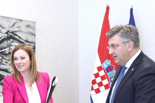 DEMOGRAFSKO URUŠAVANJE HRVATSKE