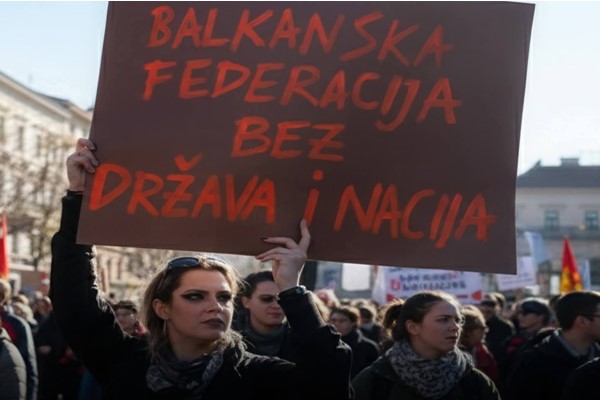 ANTIFAŠIZAM KAO POLITIČKA KULISA